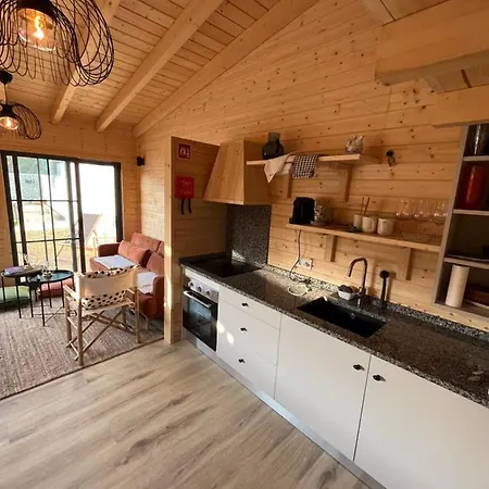 Wood11 - Charming Tinyhouse In A Lovely Garden בית נופש Santa Bárbara de Nexe