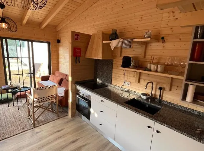 Wood11 - Charming Tinyhouse In A Lovely Garden בית נופש Santa Bárbara de Nexe